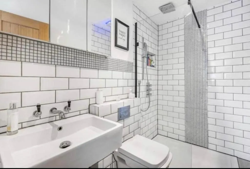 Holiday home Modern 3 Bed - Sleeps 6 With Hot Tub Villa Bath United Kingdom